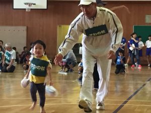 孫とデート。未就学児童の競技です