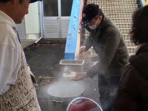 地元産烏骨鶏のたまごスープ　身体が温まります