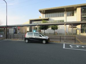 殿ヶ谷組。西武立川駅西武立川駅南口にて