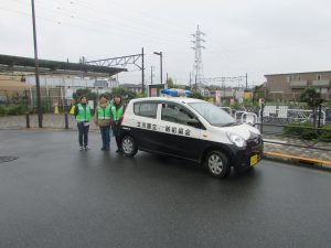 レクセルガーデン自治会。西武立川駅北口。女性隊員がんばる（16.10.8）